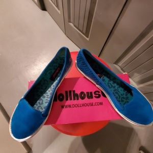 NWT Dollhouse blue flats